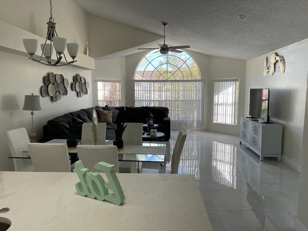 Grand Luxury 3BR Penthouse Near Disney Parks 2