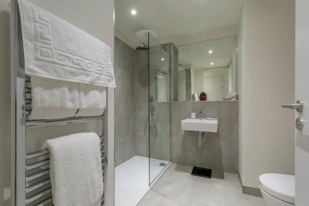Stay Metro Aparthotels Q-Mile view 4