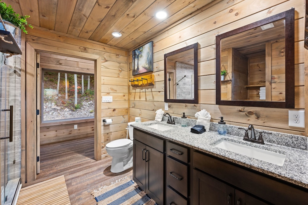 Goodness Gracious 3 Bedroom Cabin by RedAwning - Property Image 53
