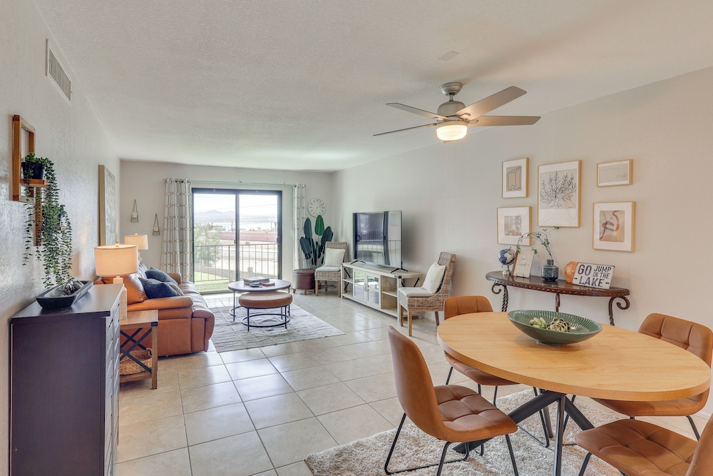 < 2 Mi to London Bridge: Chic Condo w/ Pool Access