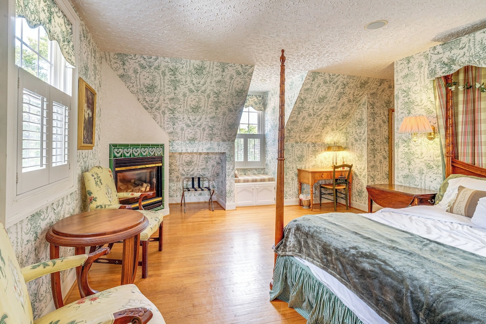 9-acre New River Retreat Near Radford University