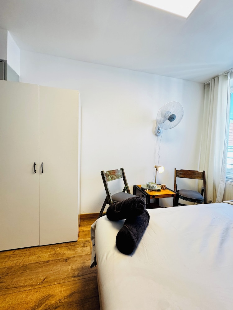 Cozy 5BR Apartment Near Kaufpark