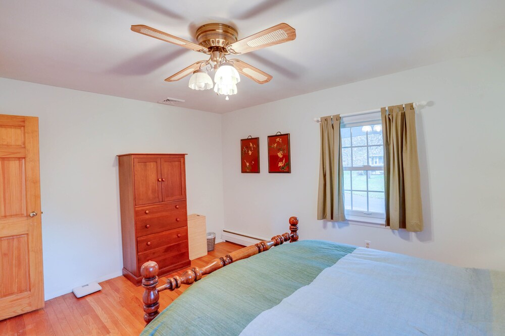 Woodstock Getaway w/ Hot Tub ~ 2 Mi to Dtwn! view 3