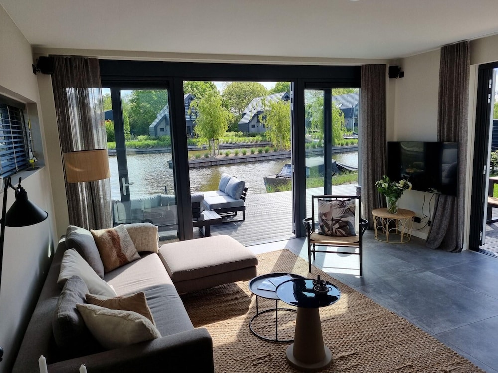 Villa in Balk With Private Jetty on Slotermeer