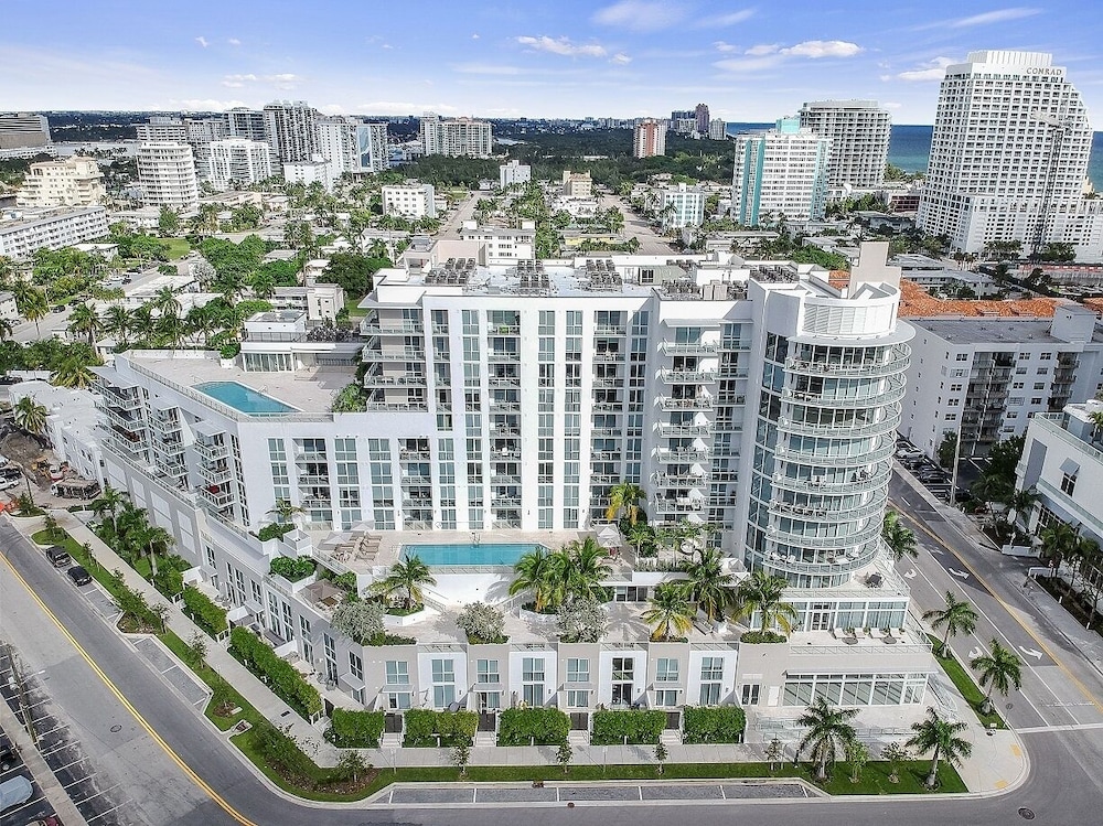 914 Tiffany House 1 Bedroom Condo by RedAwning - Image 2