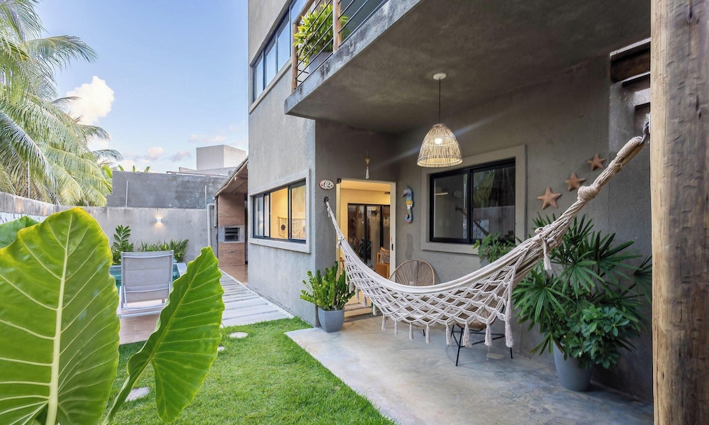 House w/ Pool 140m From the Beach Clb0002