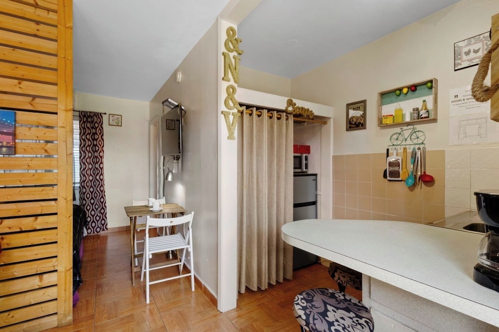 1BR Pet-friendly Studio Parking & Backyard BBQ