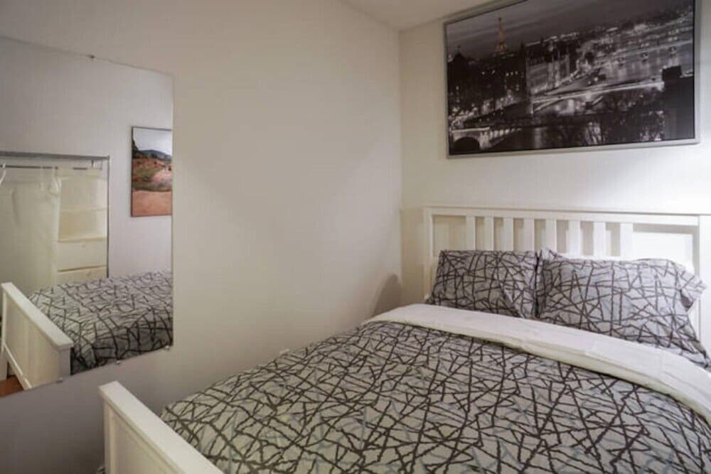 Yorkville's Charm Yonge & Bloor - Image 4