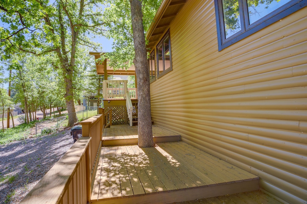 Strawberry Cabin Rental w/ Deck  Mountain Views! - Property Image 6