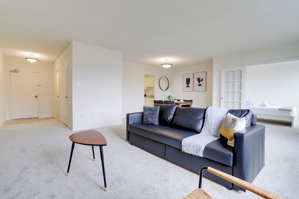 Apartment in the Heart of Crystal City