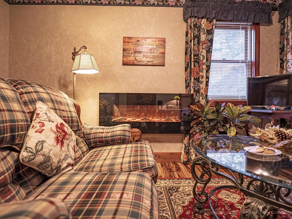 Cliff Cottage Inn - Victorian B&B and Boutique Hotel