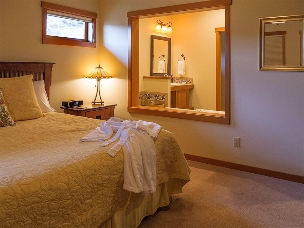 Cascade Valley Inn