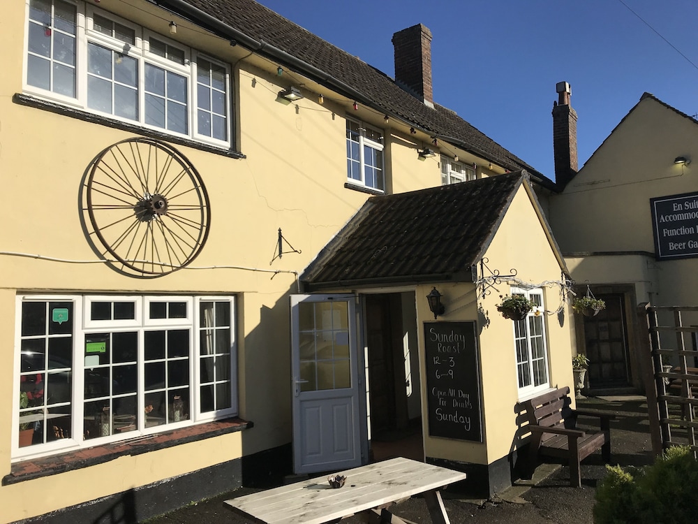Ilminster Vacations - The George Inn - Property Image 1