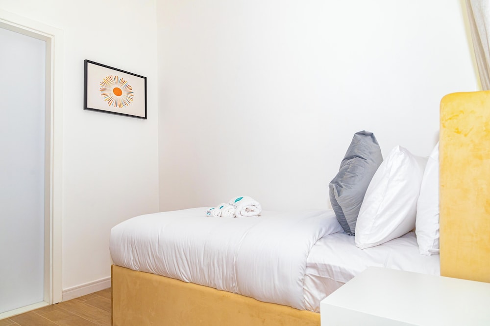 Bloomfields Spacious 2BR Duplex in Oasis
