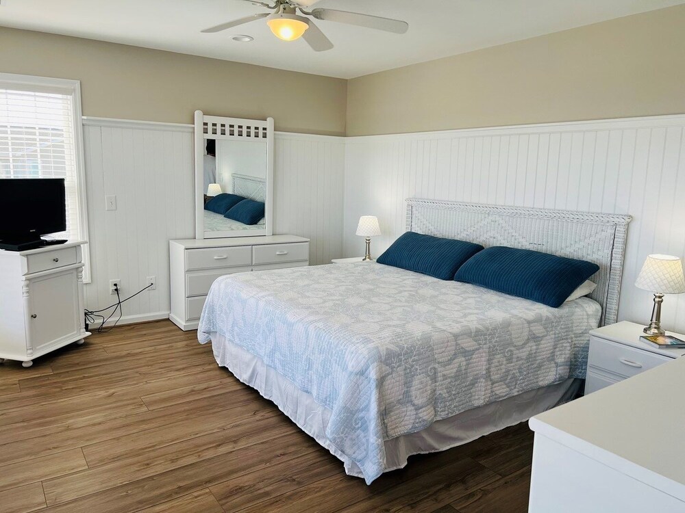 Avalon West- 5 Bedroom Home by RedAwning - Property Image 39