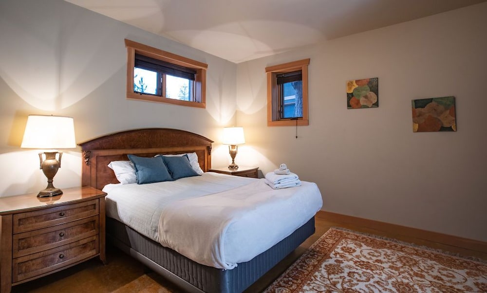 Begbie Snug by Revelstoke Vacations - Image 5