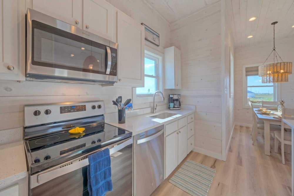 Sleeps 20 2 Homes w/ Beach Boardwalk Access, Water Canal Views, & Priv Pools