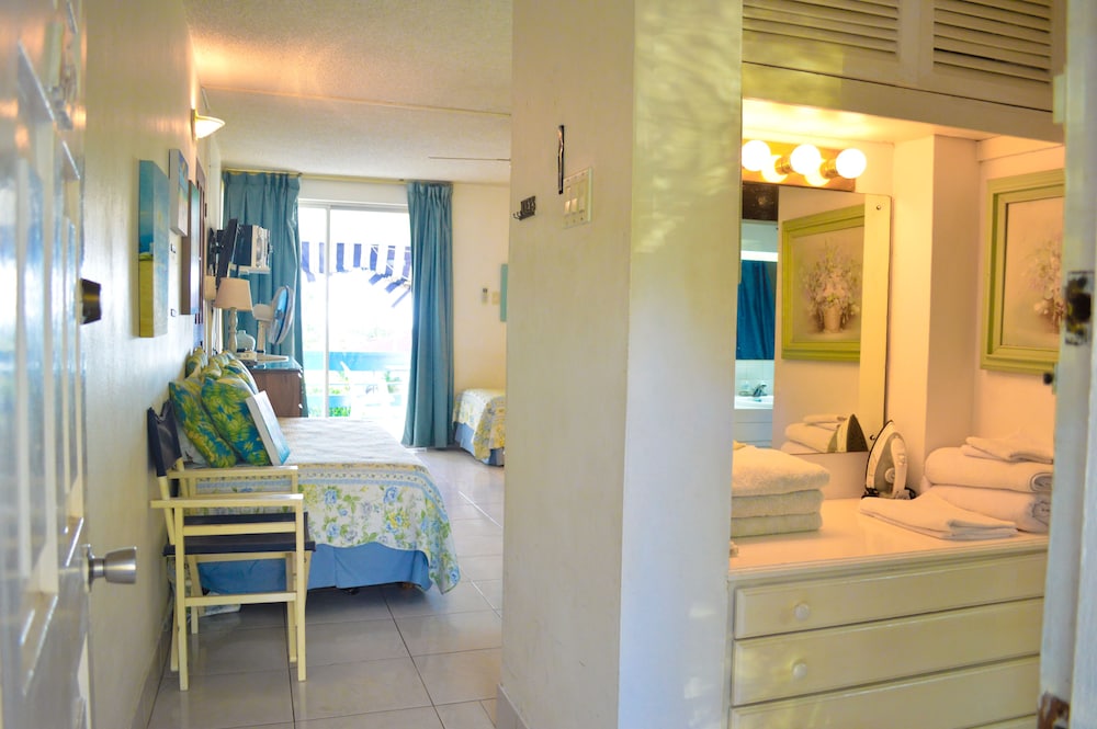 Rooms On the Hip Strip - Montego Bay