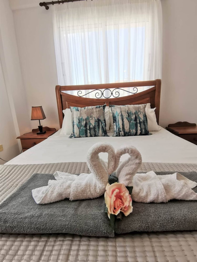 Sobella Villa - 3 Bedroom Villa With 10 x 4 Pool