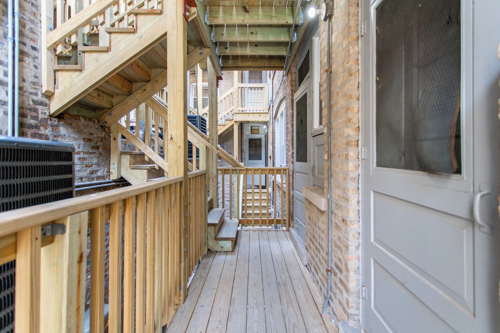 Nice 1BR Spot - Eastwood rep