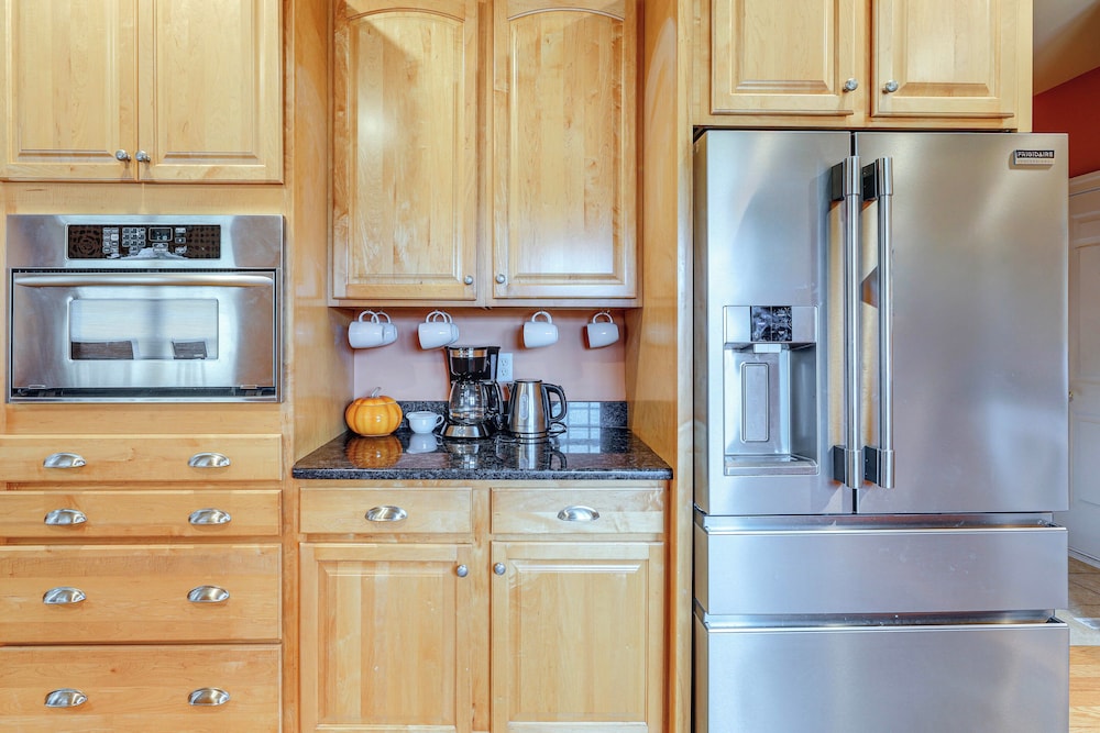 2 Mi to Bethany Beach! Spacious Family Retreat