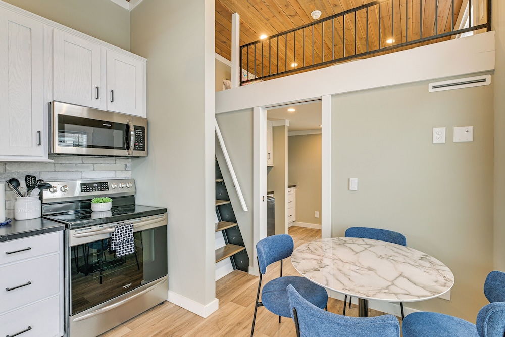 < 1 Mi to Marina: Pet-friendly Lake Norman Home!