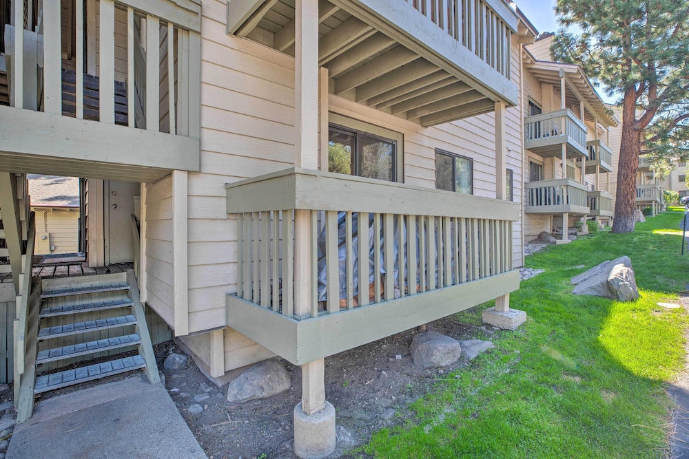 Cozy Mammoth Lakes Studio: 5 Mi to Ski Slopes view 4