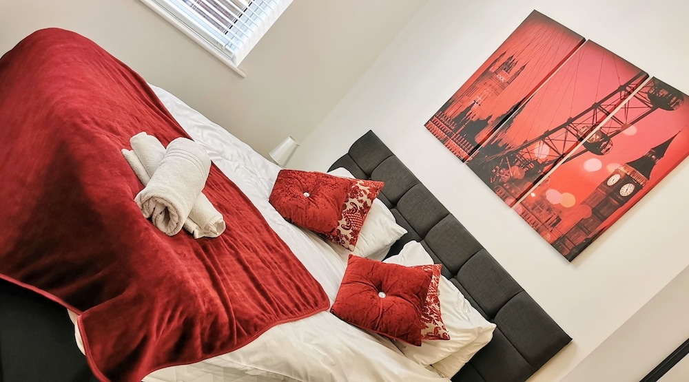 2bed Apt -king Bed -free Parking - Family Friendly view 4