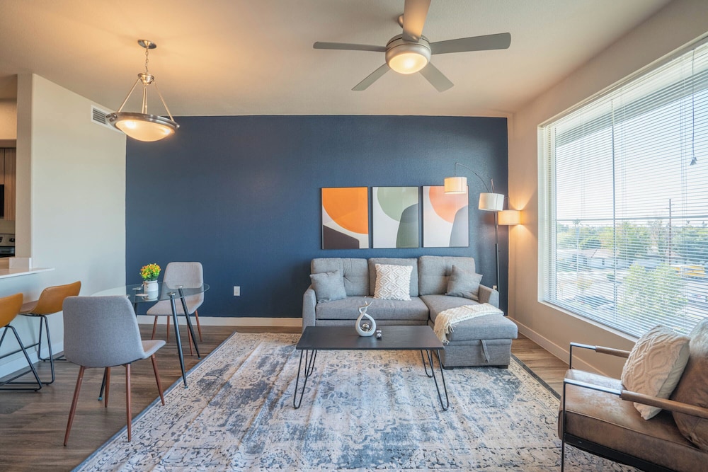 ROVE LIVING/KL - V on Broadway