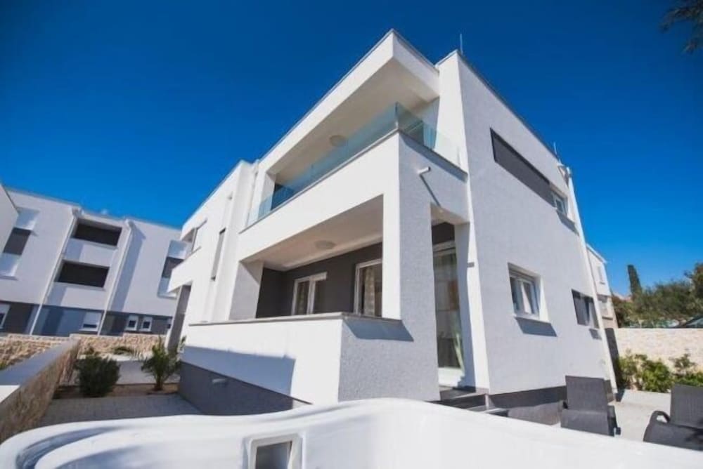 Tomana B Apartments