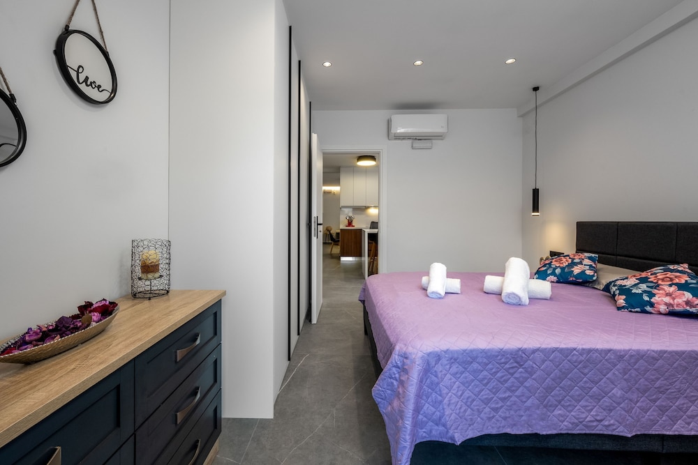 Lavender Luxury Apartment in Rhodes