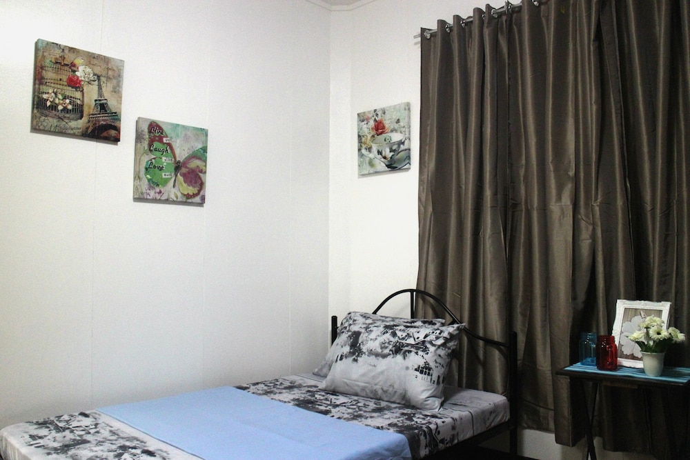 Food District Hostel Cebu Central