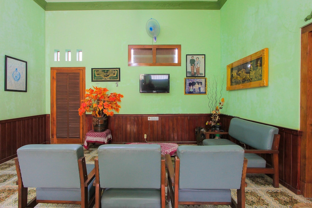 SPOT ON 2490 Griya Kencana Homestay view 3