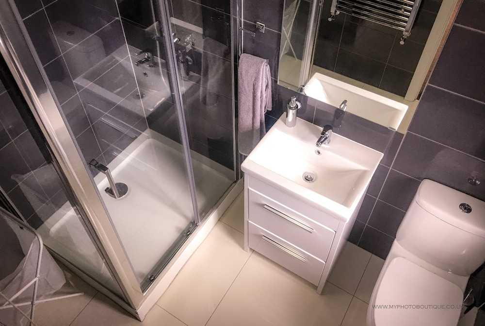 West Drayton Vacations - Aziz Manzil - Property Image 8