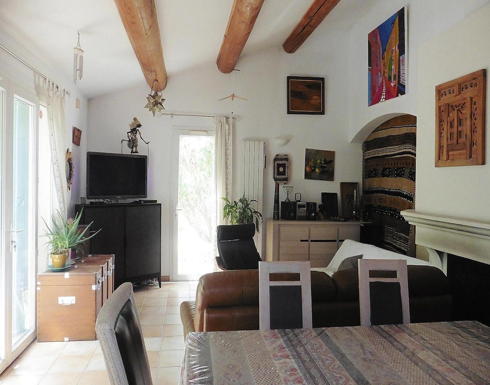 Cozy Vacation House With Pool, Vernegues