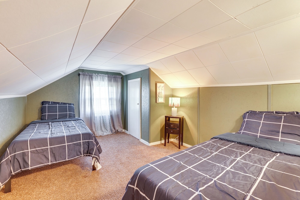 Quiet Home Base in the Heart of Boardman!