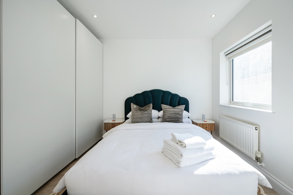Lords Living -3 bed in Regents Park With Terrace