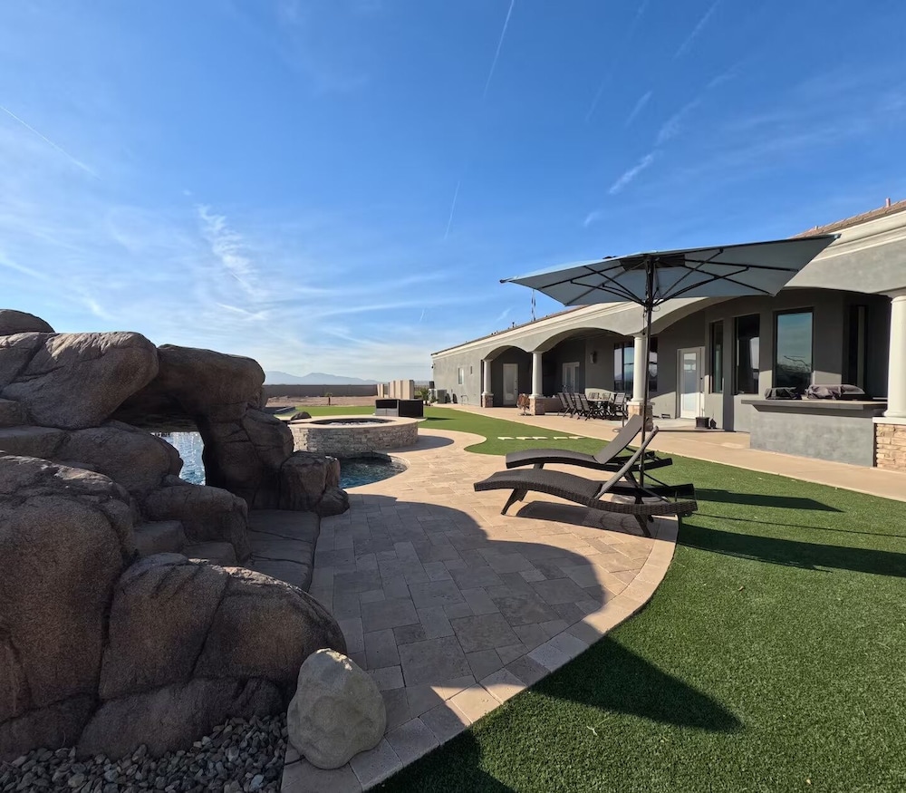 Luxury Home With Slide Pool/spa/movie Theatre 5 Bedroom Home