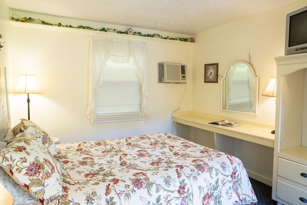 The Chimney Rock Inn & Cottages