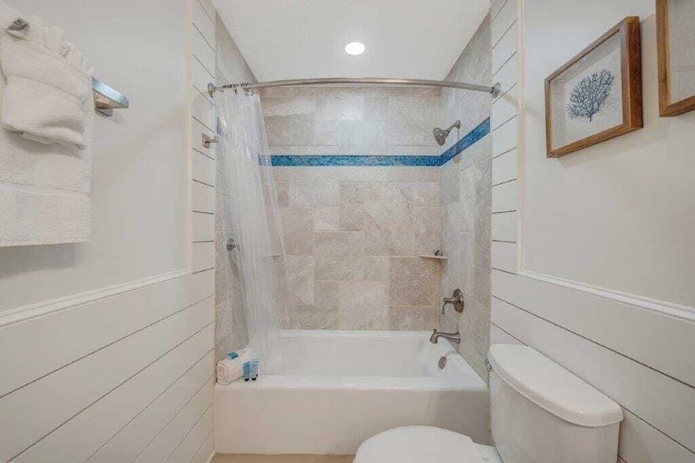 Coastal Hippy Chic by Avantstay Oceanfront, 2 Pools, Beach Chairs Incl