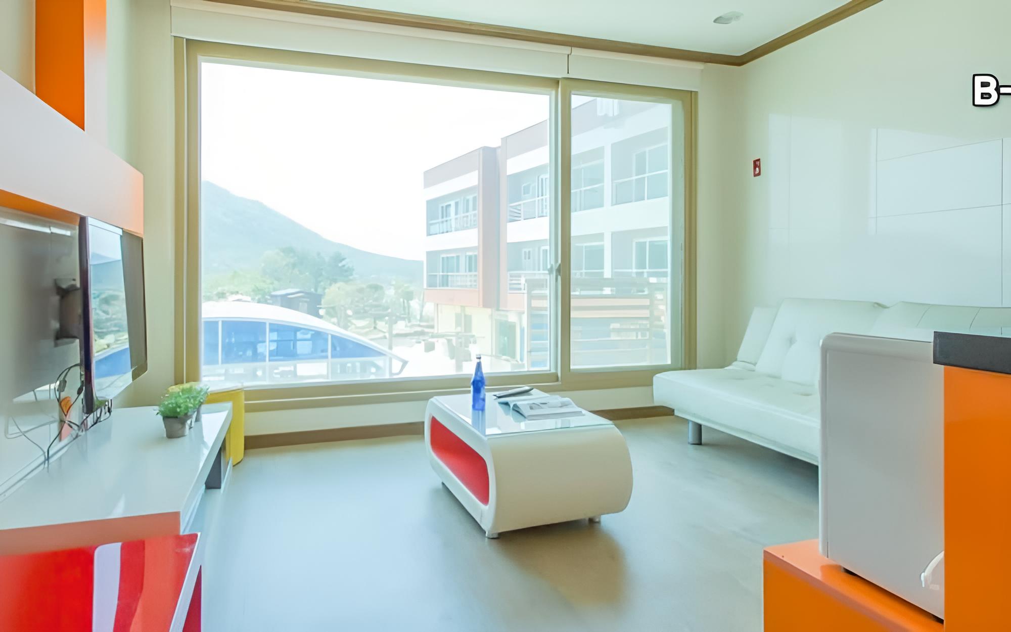 Wando Rivera Pension view 3