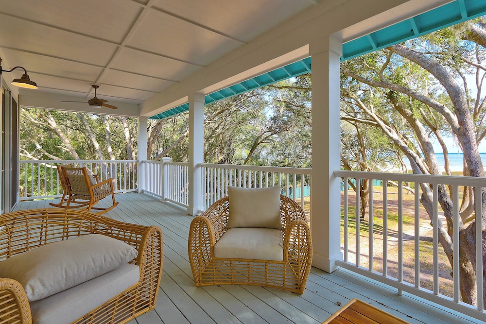 Beachside Boardwalk & Views Pool + Hot Tub 202 on the Sound