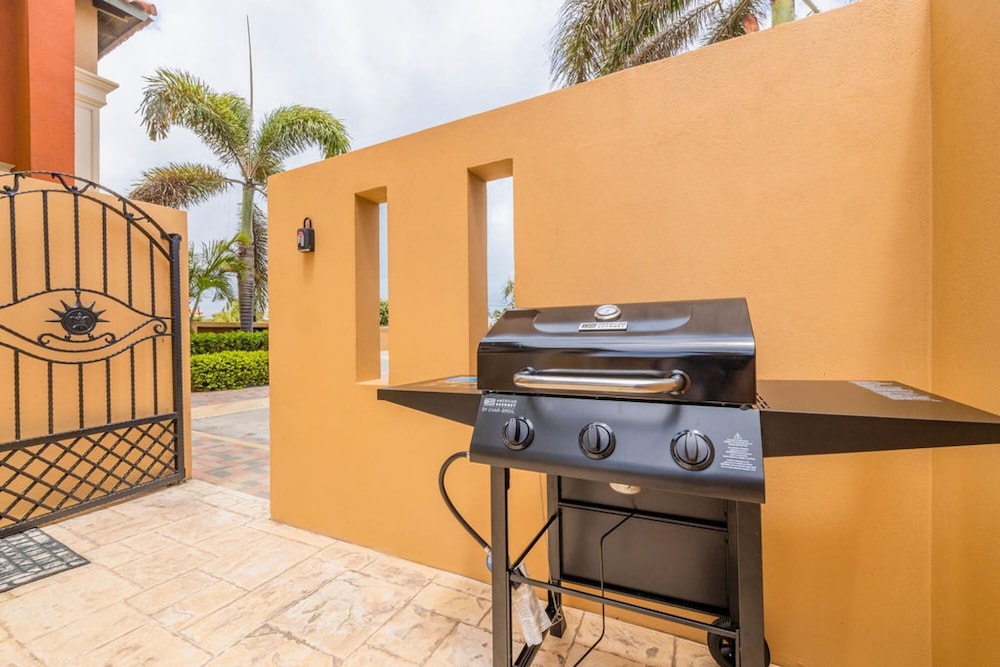 2br2ba Townhome With Pools GYM Gold Coast