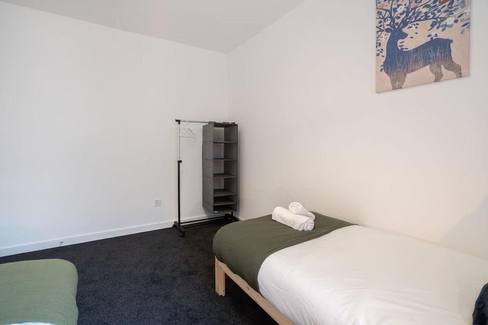 2 Bedroom Apartment-free Parking