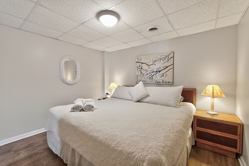 Coastal Retreat Steps From Private Beach 2 Bedroom Apts