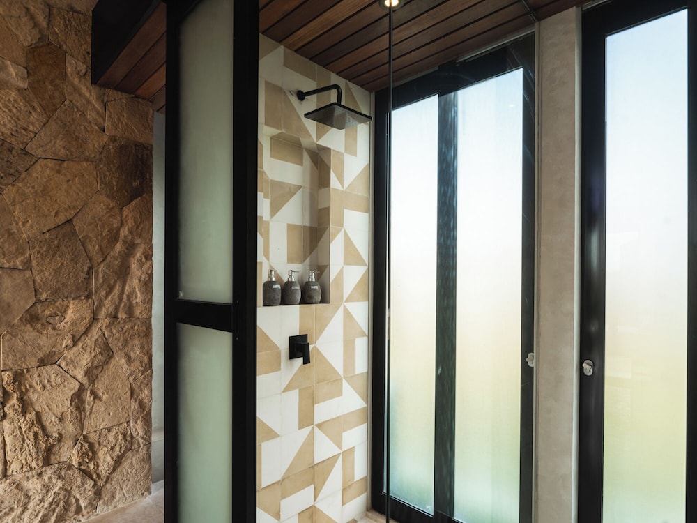 Blacksand Villas Echo Beach