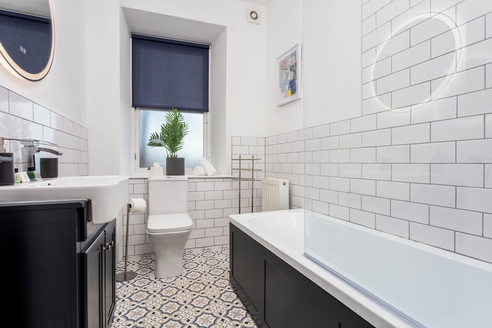 The Annick Suite No.2