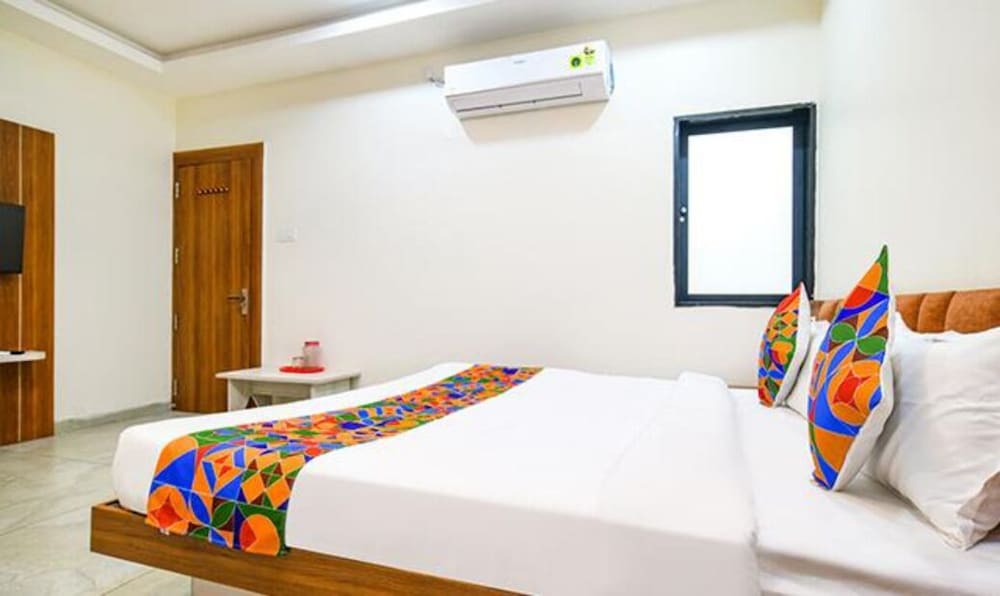 Hotel Shree Nakoda Paradise
