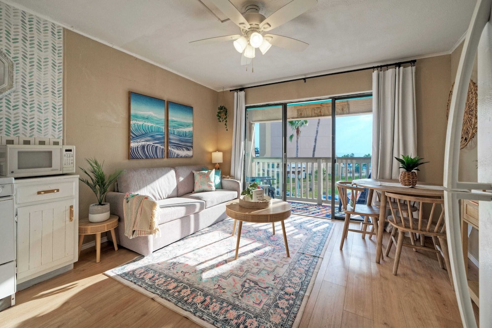 Private Balcony w/ Ocean View Pool & Hot Tub Access Ocean Echo by Avantstay
