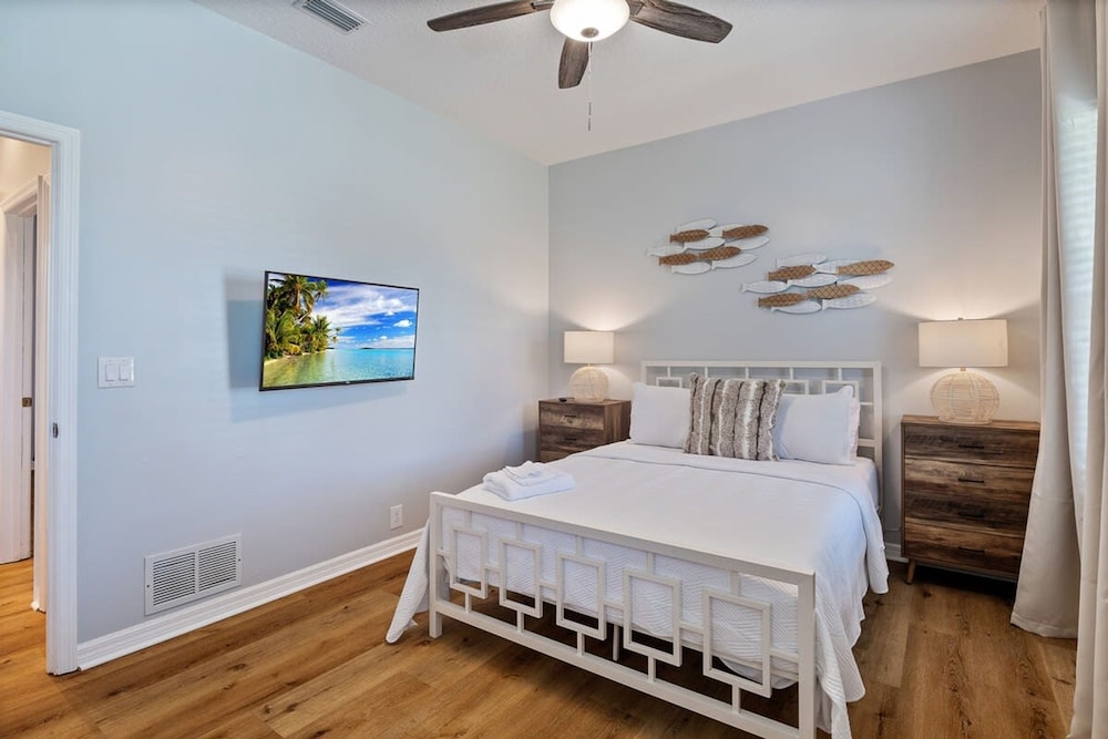 Beach Cottage 3 Bed 2 Bath Heated Pool Free Golf Cart Bring Your Boat RV Private 1AC lot